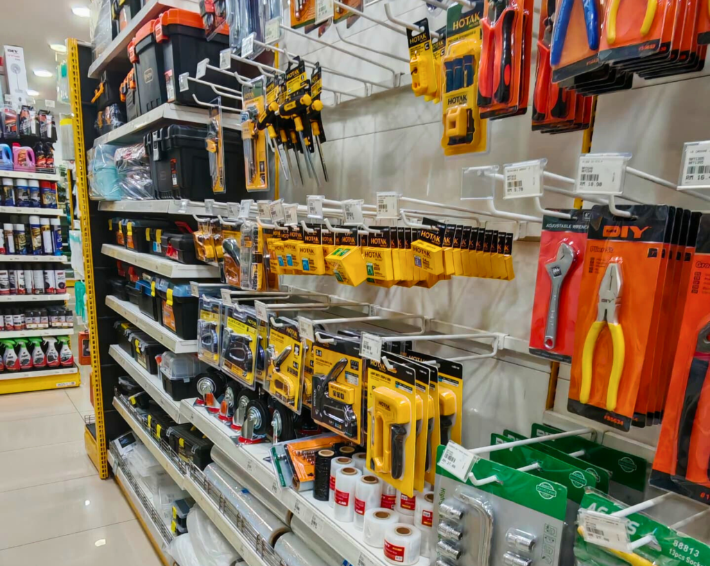 Gondola shelve with accessories