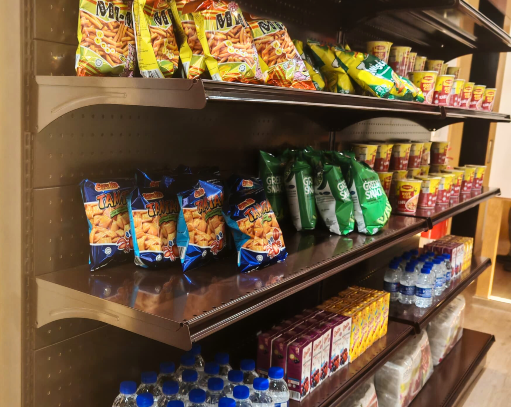 Deep shelf for product storage