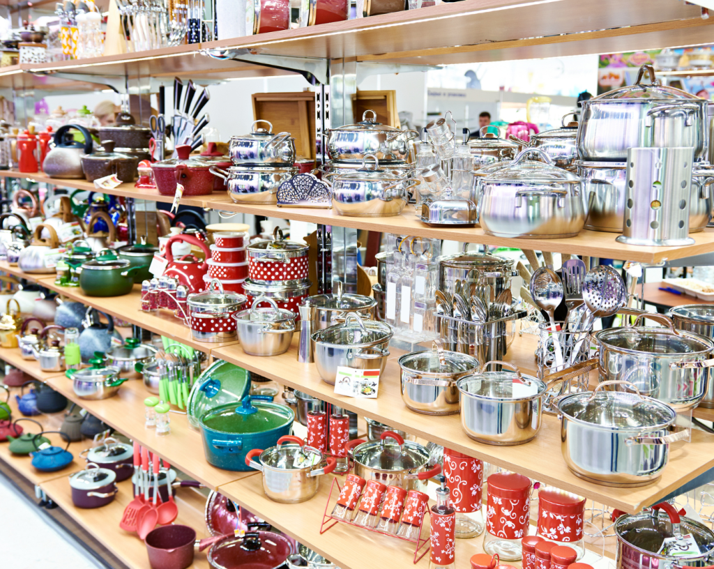 Adjusted shelves for festive kitchenware